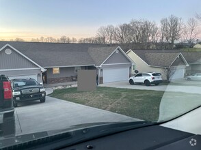 Building Photo - 228 Vanover Ln