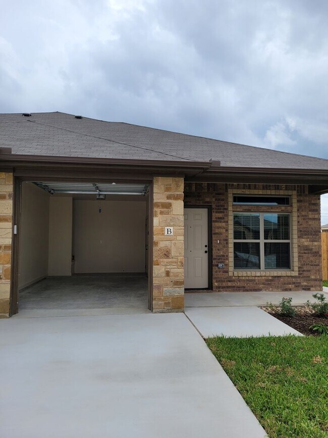 Foto del edificio - 1909-B Caspian Trail - Move in Ready!