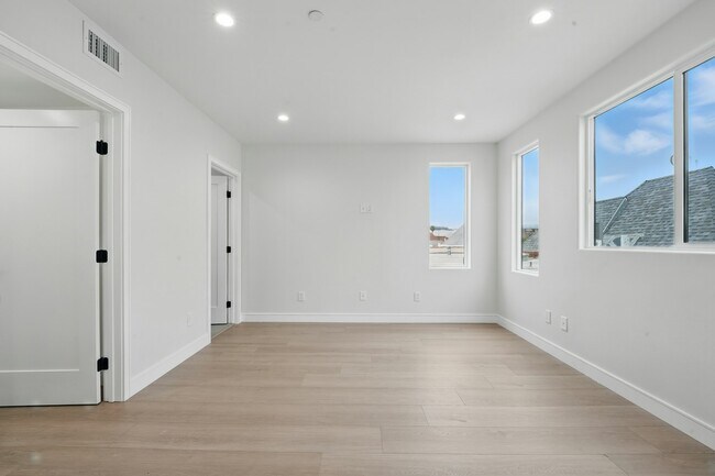 Foto del edificio - 8234 Blackburn Ave