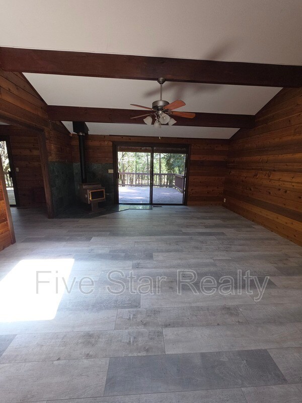 Foto del edificio - 14975 Chattering Pines Rd