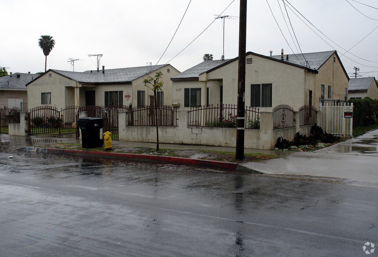 Foto del edificio - 3848-3854 W 107th St