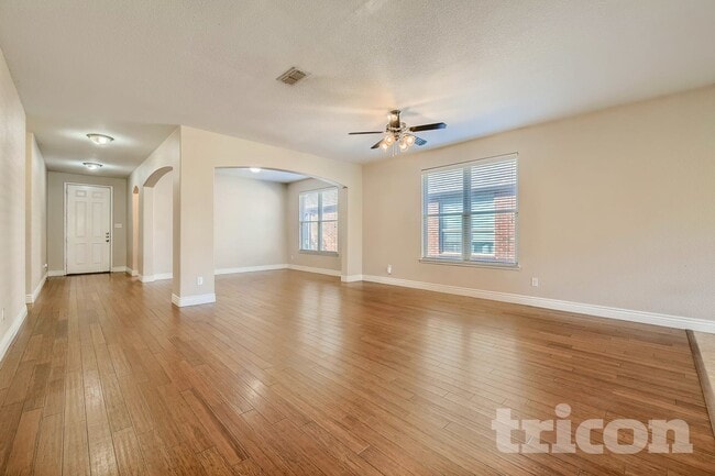 Building Photo - 1735 Oak Glen Dr