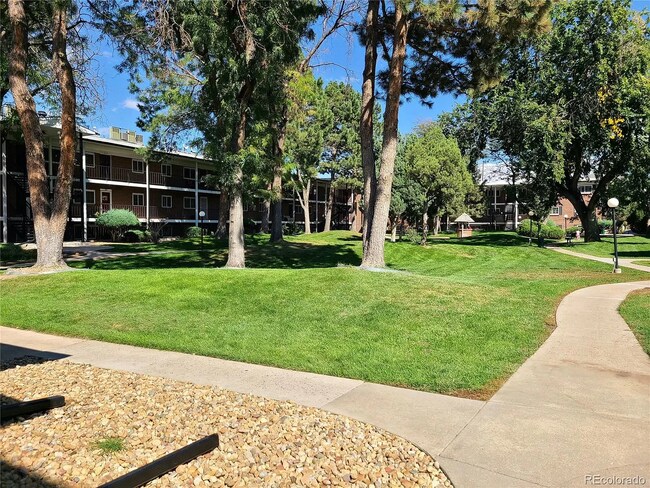 Foto del edificio - 6800 E Tennessee Ave