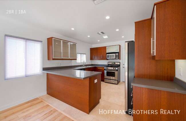 Foto del edificio - 1119 Cochran Ave