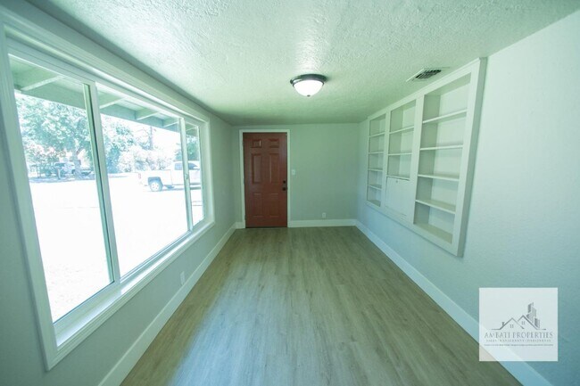 Foto del edificio - 1136 E Griffith Way