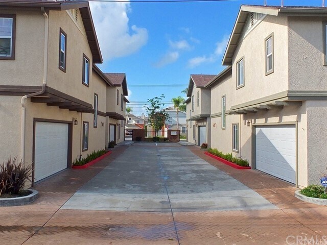 Foto del edificio - 8758 Walker St