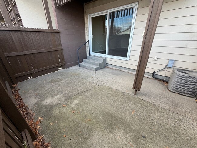 Building Photo - Charming 1-Bedroom Condo in Desirable West...