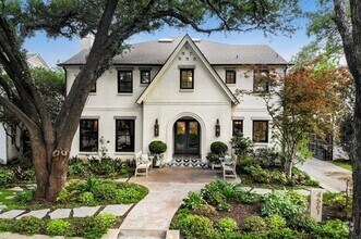 Building Photo - 4561 Bordeaux Ave