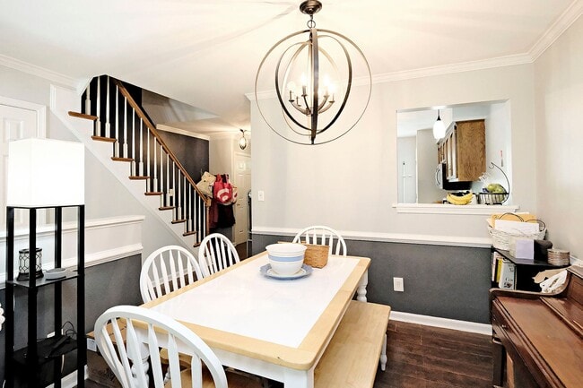 Building Photo - Pet-Friendly Forest Lakes North Townhome