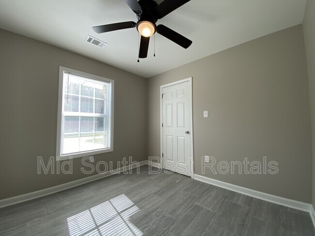 Building Photo - 2412 Loop Acres Dr