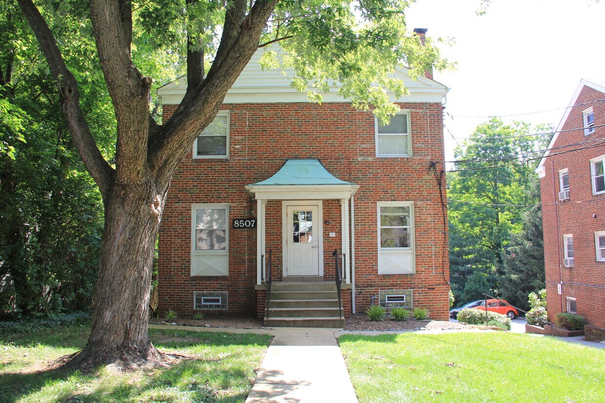 Foto del edificio - 8507 Flower Ave