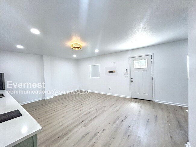 Foto del edificio - 1404 Rivas St