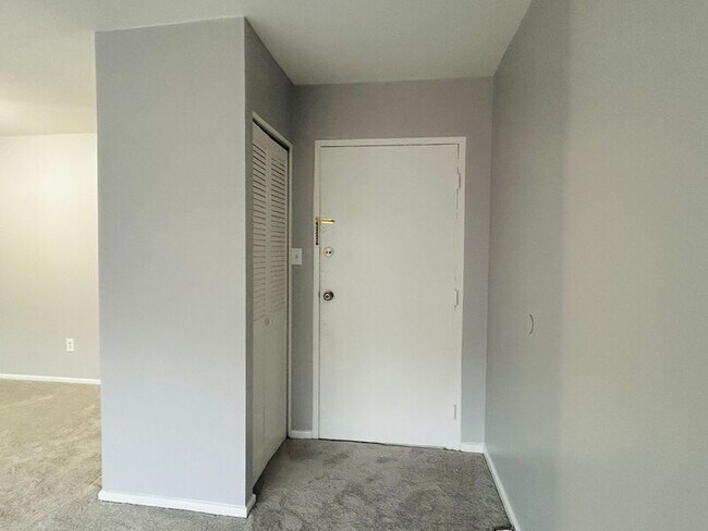 Building Photo - 10028 Fair Wds Dr