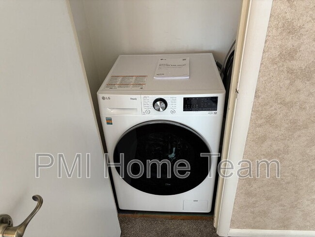 Building Photo - 5725 S 2050 W