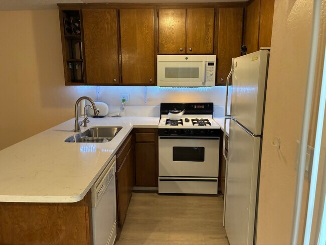 Foto del edificio - 18530 Hatteras St