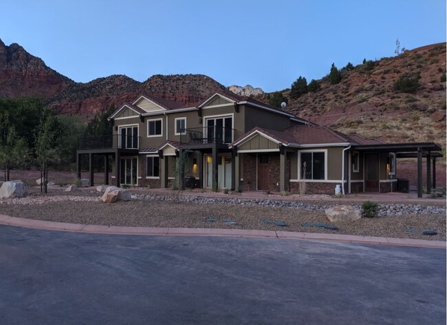 Foto del edificio - Moenave Townhomes
