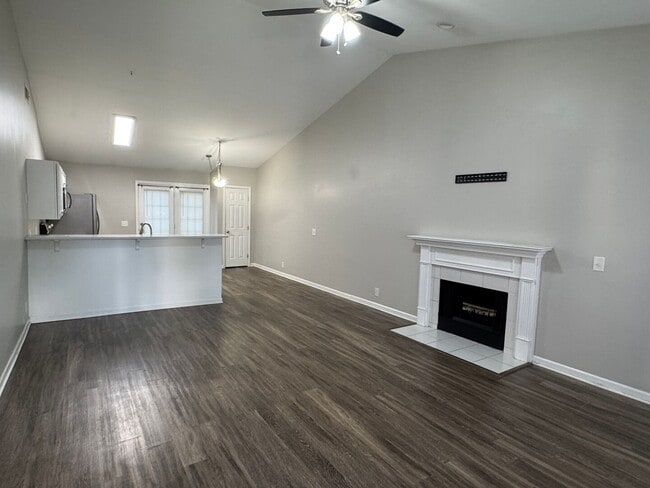 Photo - Beautiful 3 bed 2 bath home with open floorplan