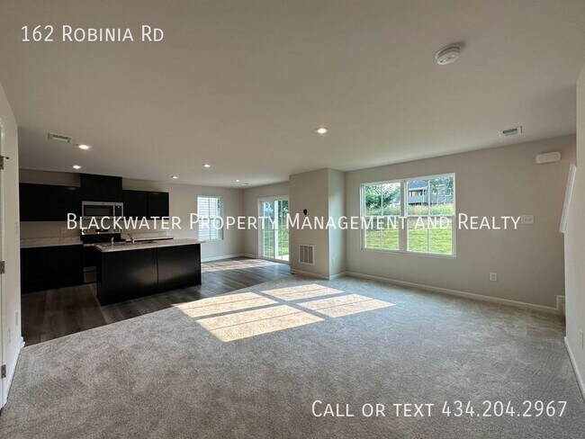 Building Photo - 162 Robinia Rd