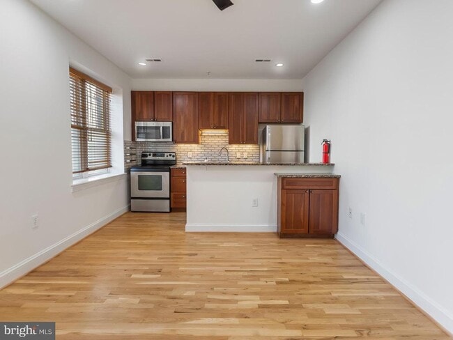 Foto del edificio - 1417 Chapin St NW