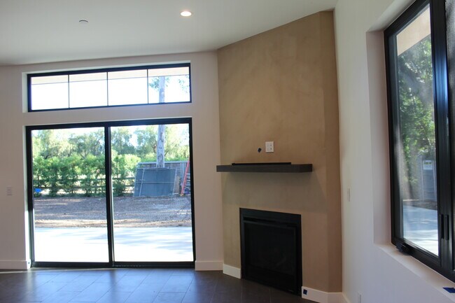 Building Photo - 1220 Rancho Dr