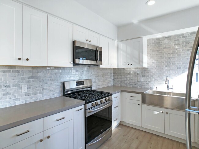 Foto del edificio - 4407 Ambrose Ave