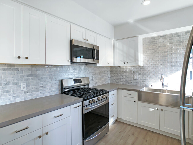 Building Photo - 4407 Ambrose Ave