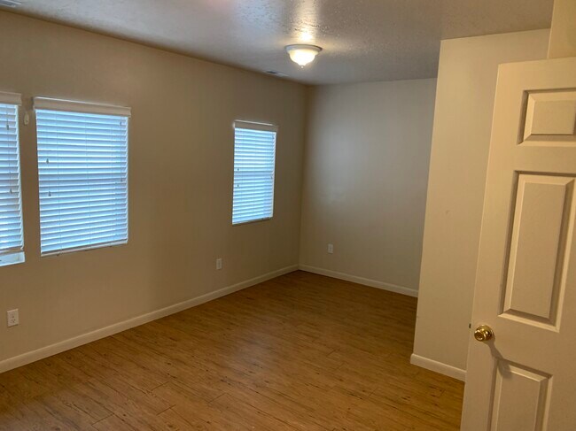 Foto del edificio - One-Bedroom Apartment in Tooele!