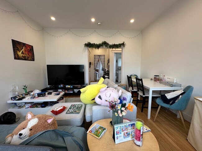 Building Photo - 35 Mount Hood Rd