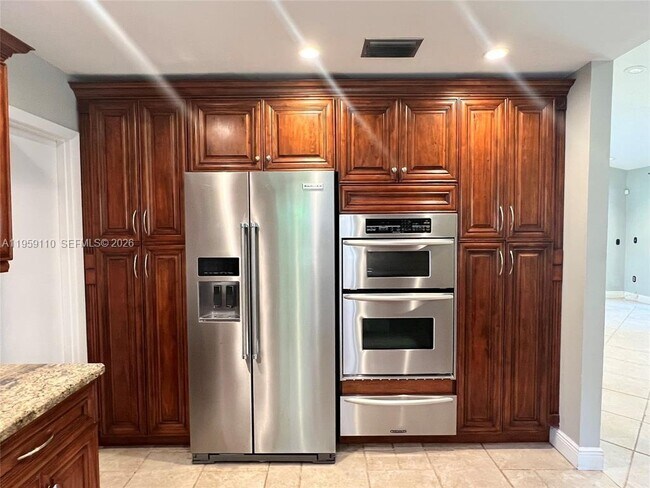 Building Photo - 15501 Dover Ct