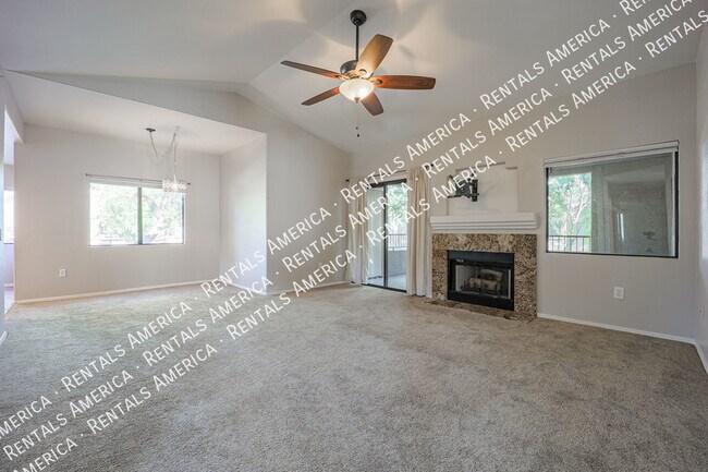 Foto del edificio - 15050 N Thompson Peak Pkwy