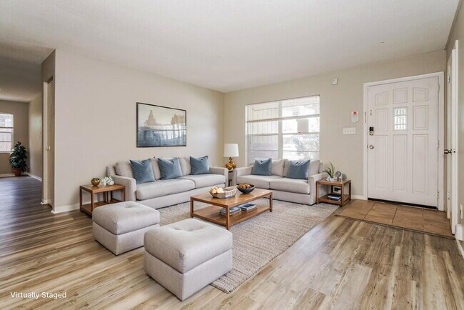 Foto del edificio - 989 E Normandy Blvd