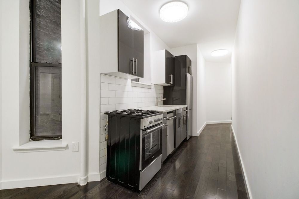 Foto principal - 219 E 89th St
