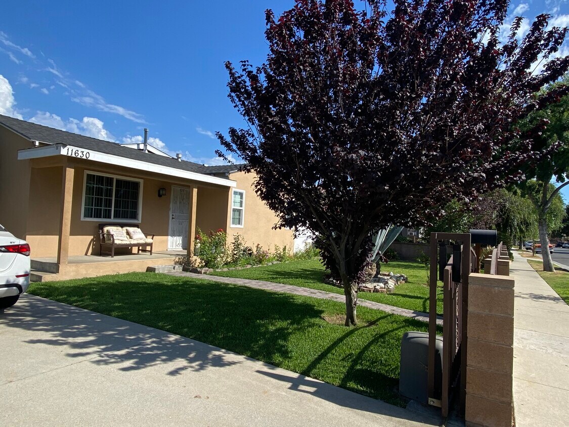 Primary Photo - 11630 El Granada Ave