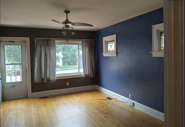 Building Photo - 2555 S 68th St