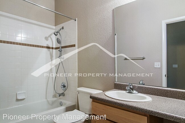 Building Photo - 2 br, 2 bath House - 3195 Blake St. #202