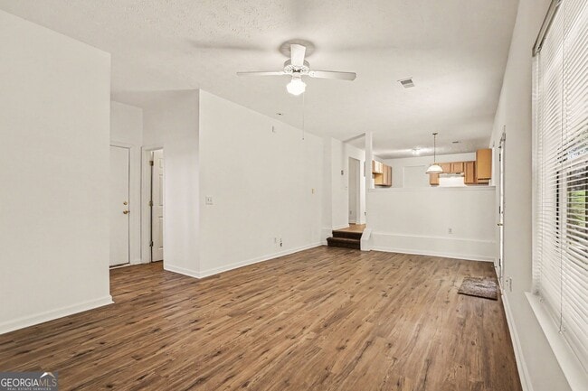 Building Photo - 2233 Glen Briar Way