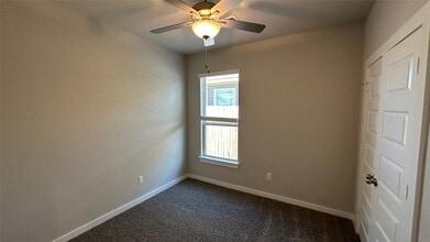 Building Photo - 9804 Grosbeak Ln