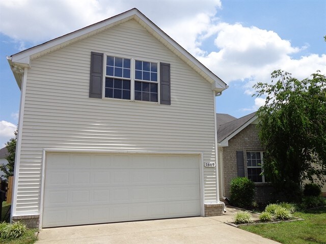 Foto principal - 1669 St Andrews Dr