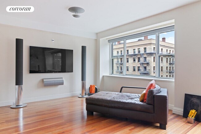 Building Photo - 340 E 64th St
