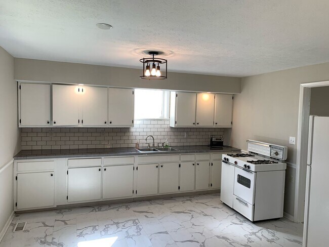 Foto del edificio - 2 Bedroom, 1 Bath newly renovated shot gun in Germantown