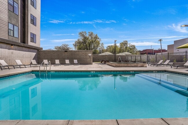 Swimming Pool - Solis at Jackson Station