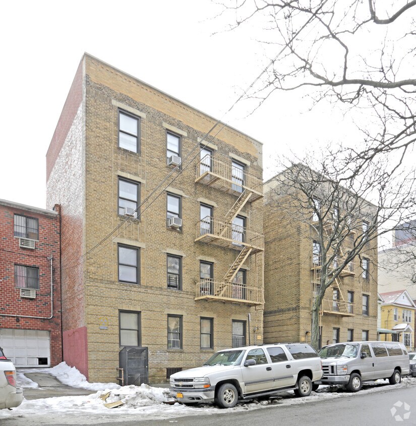 Primary Photo - 13224 Maple Ave