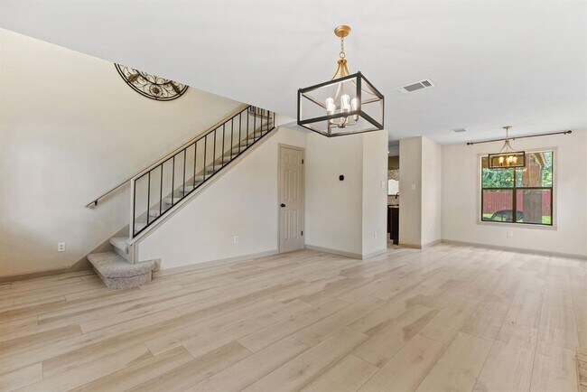 Building Photo - 17842 Park Valley Dr
