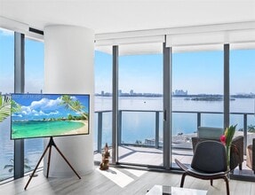 Building Photo - 650 NE 32nd St