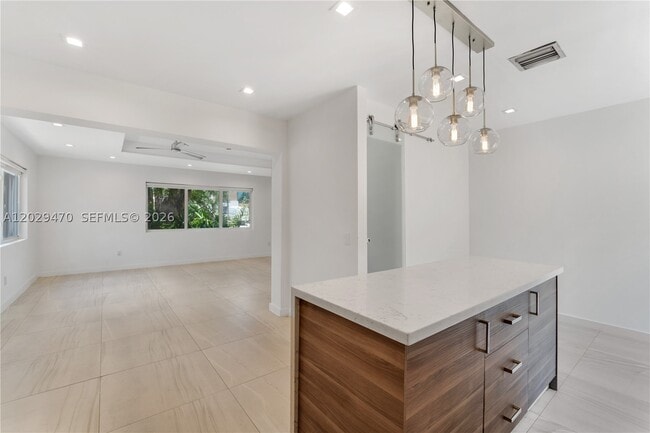 Building Photo - 550 W 49th St