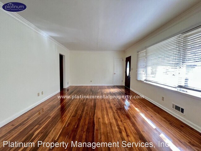 Building Photo - 3 br, 1 bath House - 1660 Delowe Dr Sw