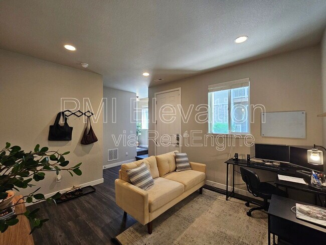 Building Photo - 2418 S Troy Ct