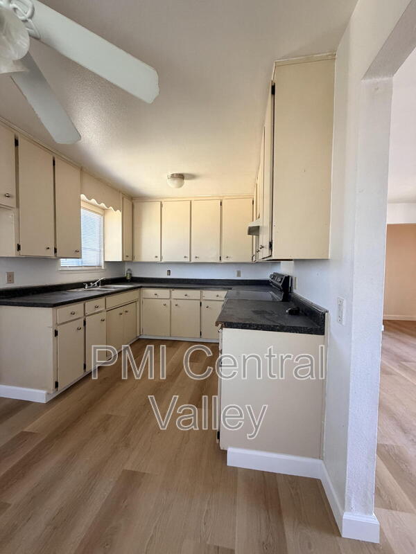 Foto del edificio - 2433 W Hatch Rd