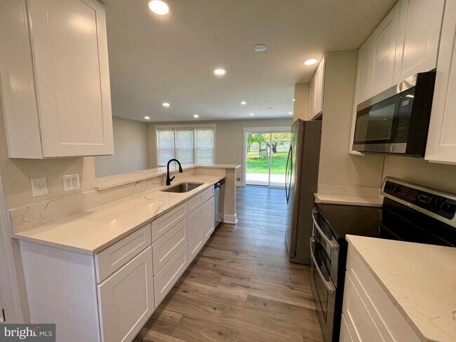 Foto del edificio - 2504 Little River Rd