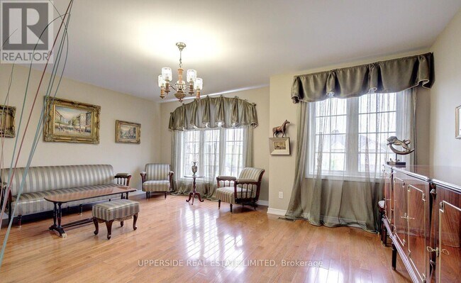 Photo du bâtiment - 119 Thornhill Woods Dr